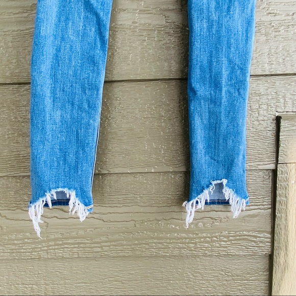 • Hollister High Rise Super Skinny Jeans - Picture 6 of 8